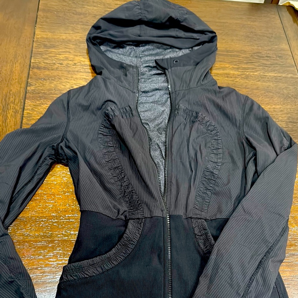 Lululemon Women's Black Hooded Jacket Reversible size 8 Black/gray
